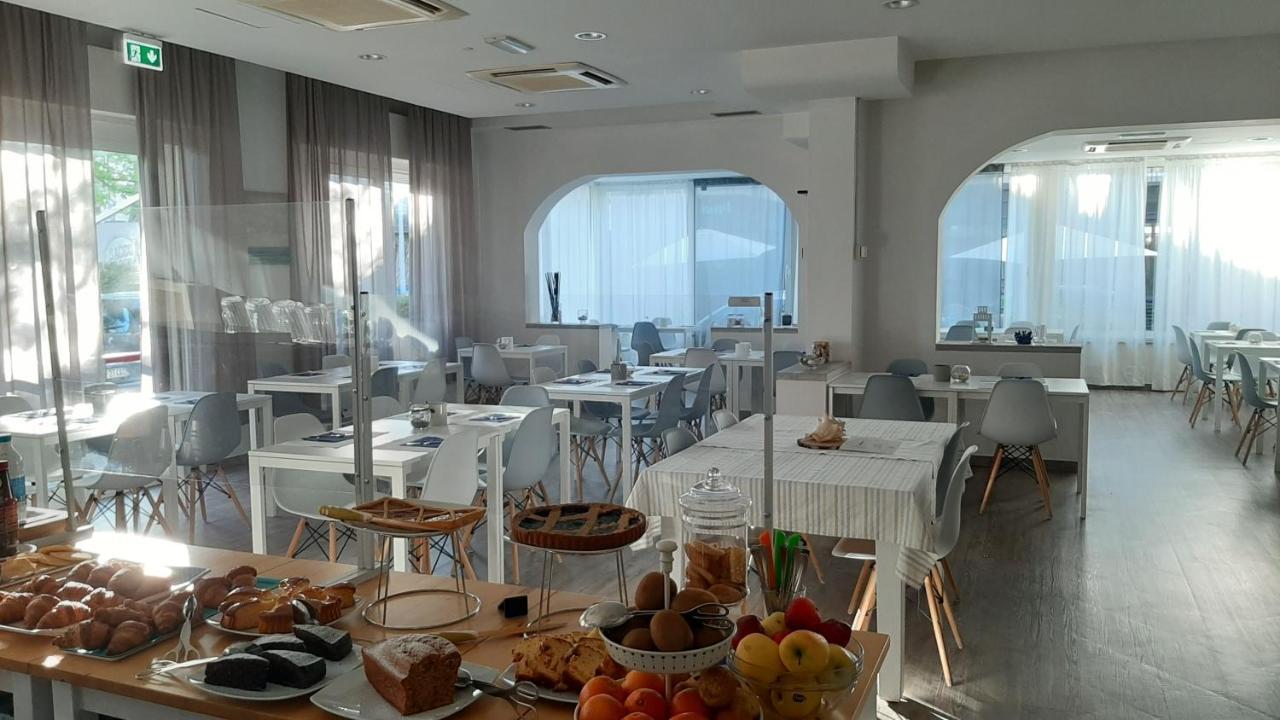 Hotel Arlecchino Riccione Exterior photo