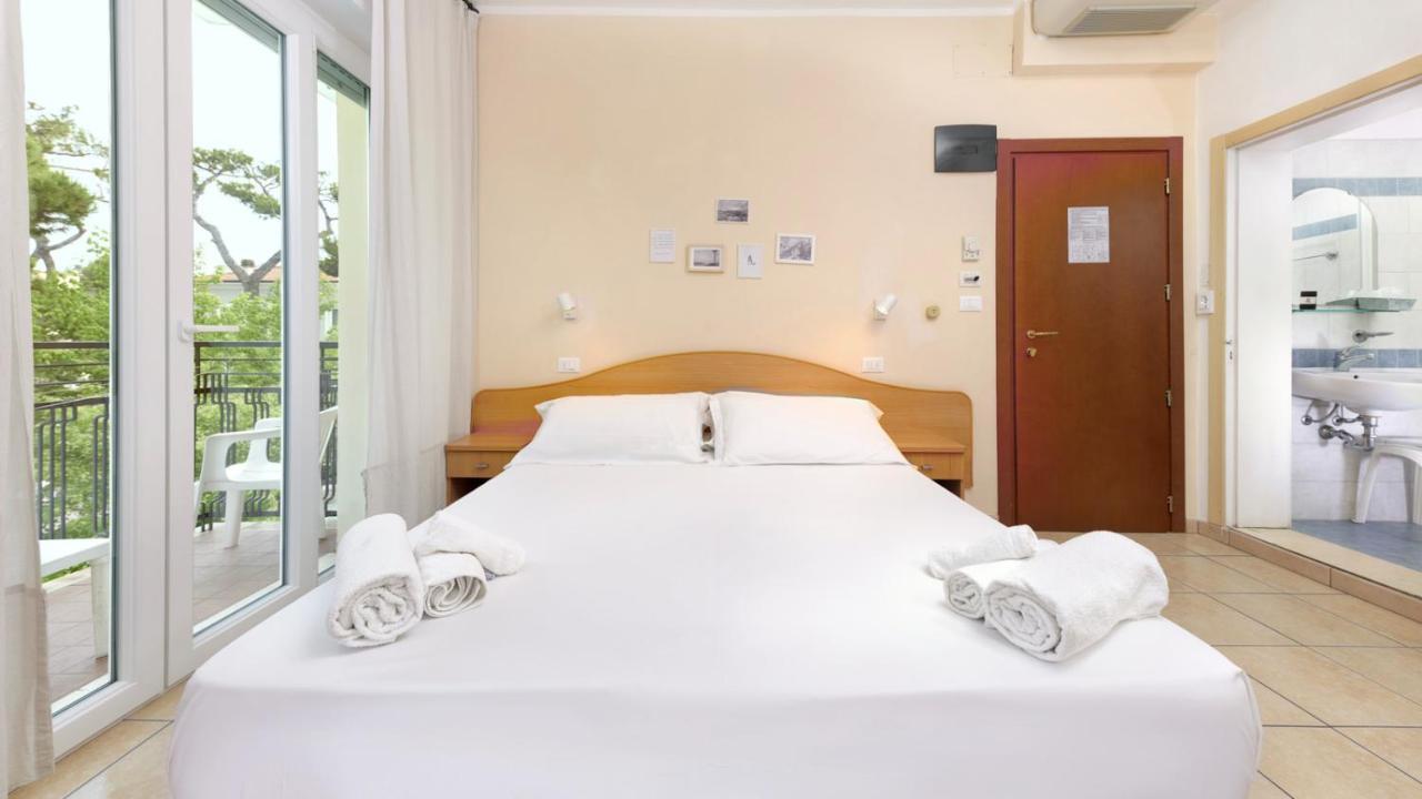 Hotel Arlecchino Riccione Exterior photo