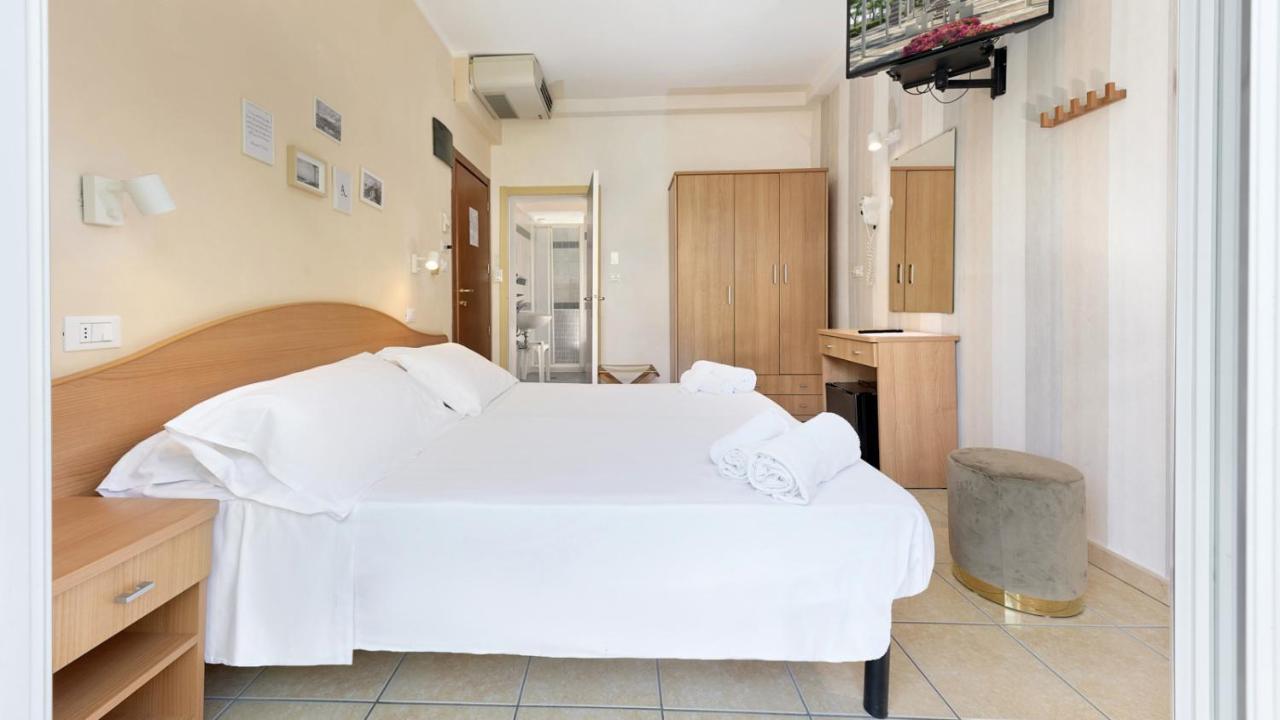 Hotel Arlecchino Riccione Exterior photo