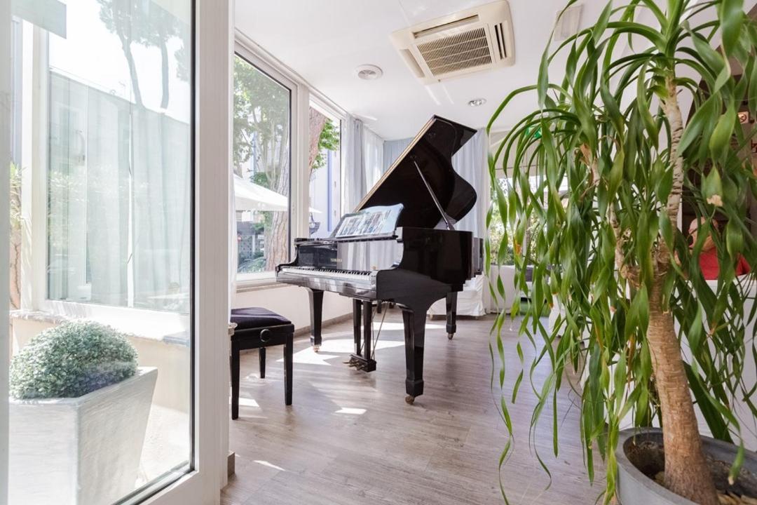 Hotel Arlecchino Riccione Exterior photo