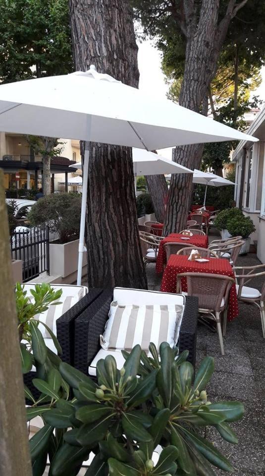 Hotel Arlecchino Riccione Exterior photo