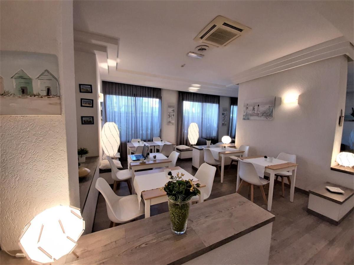 Hotel Arlecchino Riccione Exterior photo